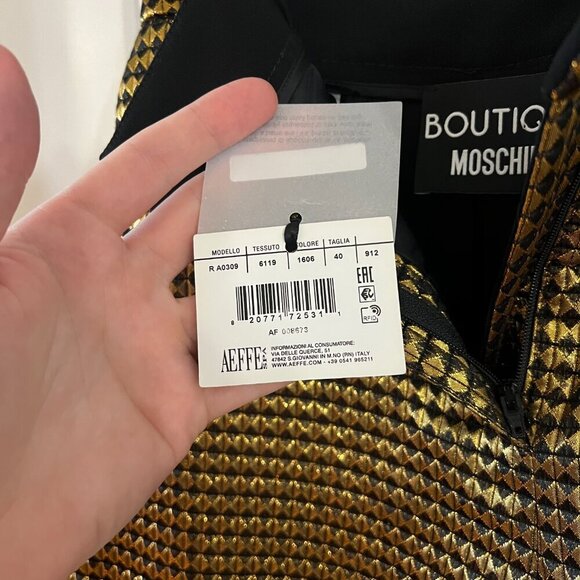 NWT Boutique MOSCHINO Gold and Black Shorts Size USA 6 - Picture 3 of 6